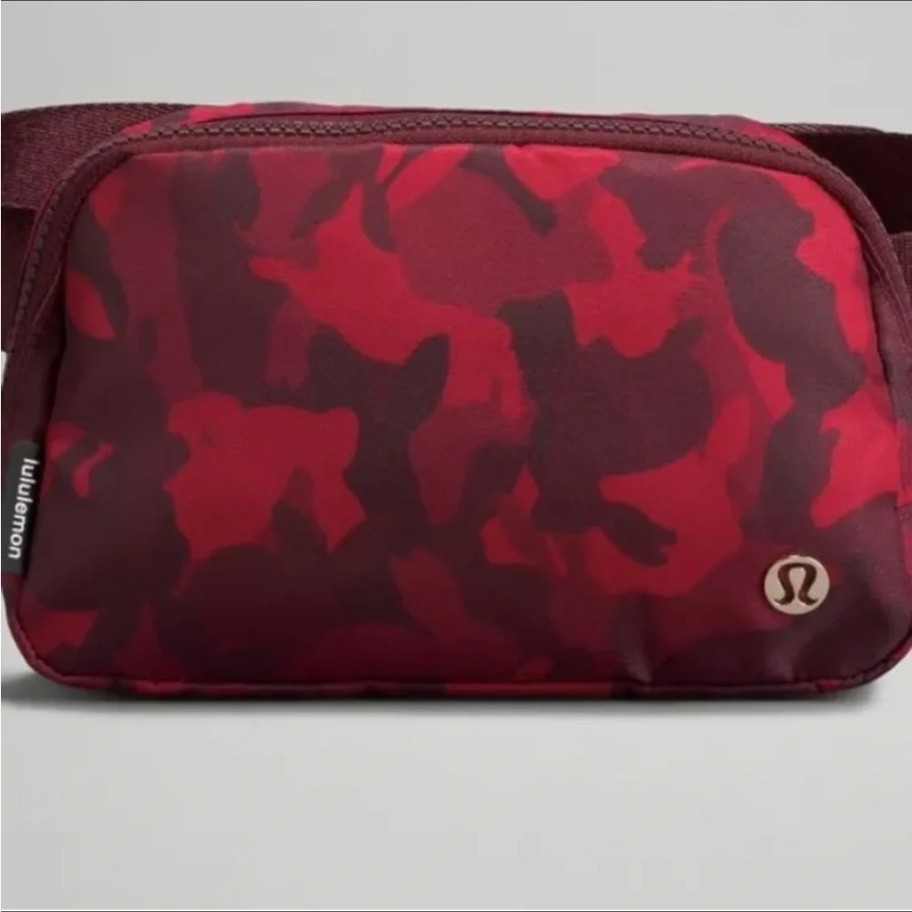 ‼️RARE‼️LULULEMON RARE EXCLUSIVE LUNAR NEW YEAR BUNNY BELT BAG 1L - Picture 5 of 9